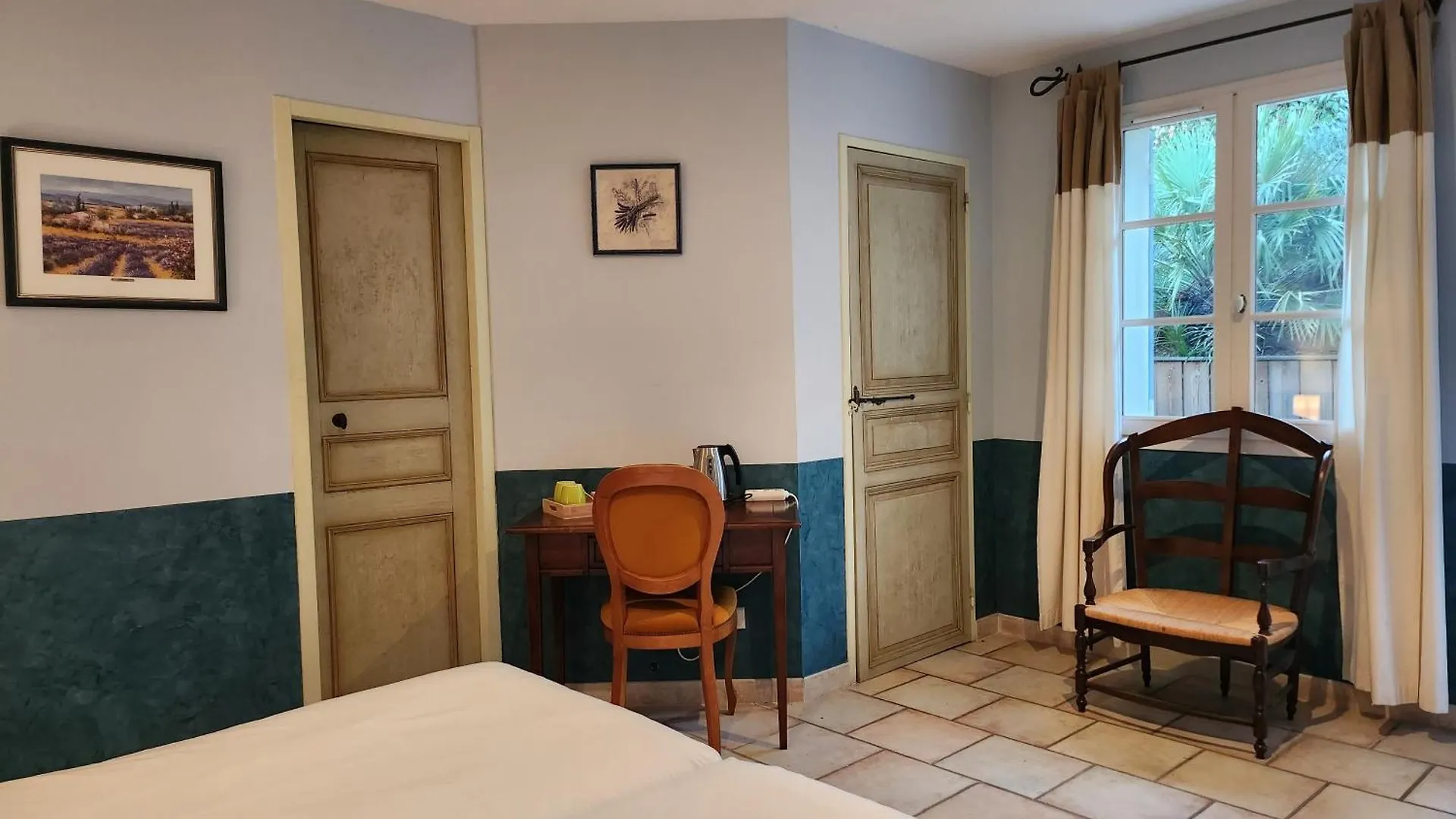 Bed and Breakfast Domaine Les Gendalis à Saint-Saturnin-lès-Avignon