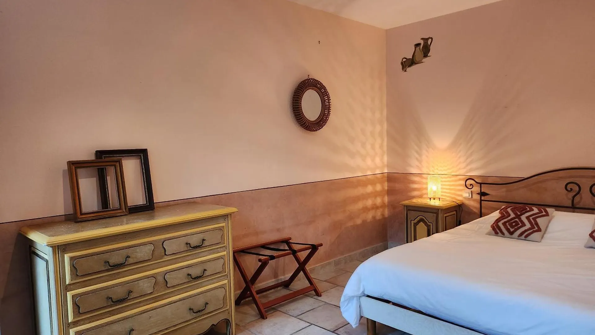 Couette-café Bed and Breakfast Domaine Les Gendalis à Saint-Saturnin-lès-Avignon