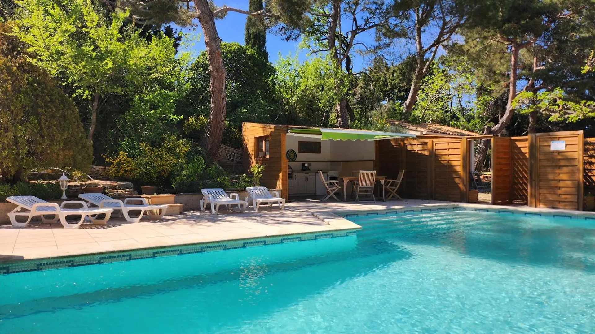 Bed and Breakfast Domaine Les Gendalis à Saint-Saturnin-lès-Avignon